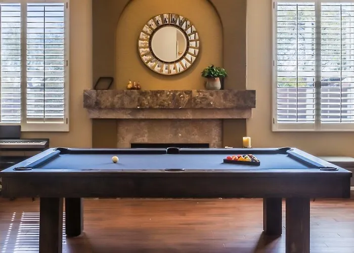 Desert Paradise Pool Pickleball Putt *