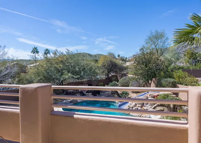 Desert Paradise Pool Pickleball Putt *