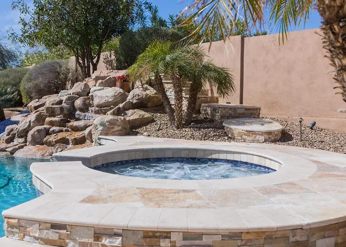 Desert Paradise Pool Pickleball Putt *