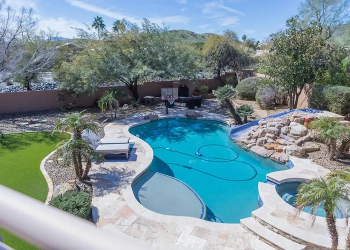 Desert Paradise Pool Pickleball Putt