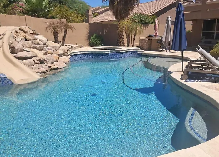 Desert Paradise Pool Pickleball Putt