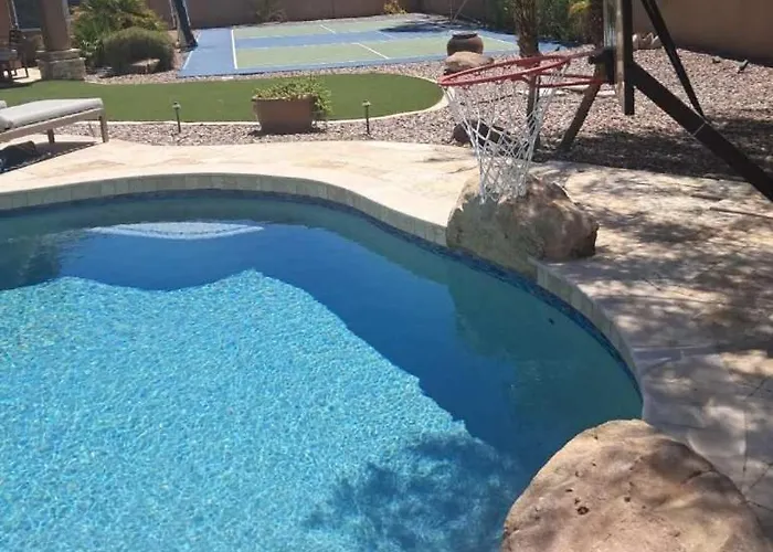 Desert Paradise Pool Pickleball Putt *